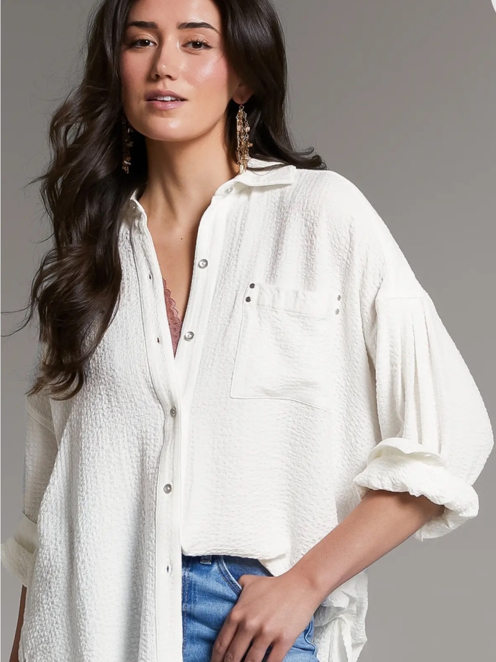 BKE Women's Cream Textured Button-Up Shirt